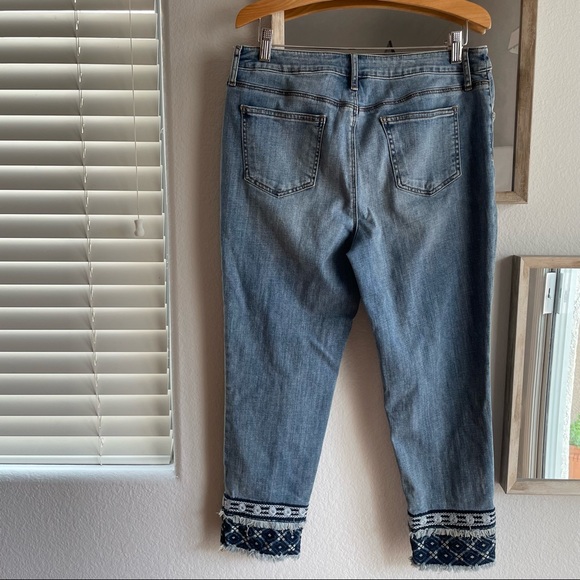 CHICO’S So slimming girlfriend slim leg crop w/ embroidered - Picture 11 of 13